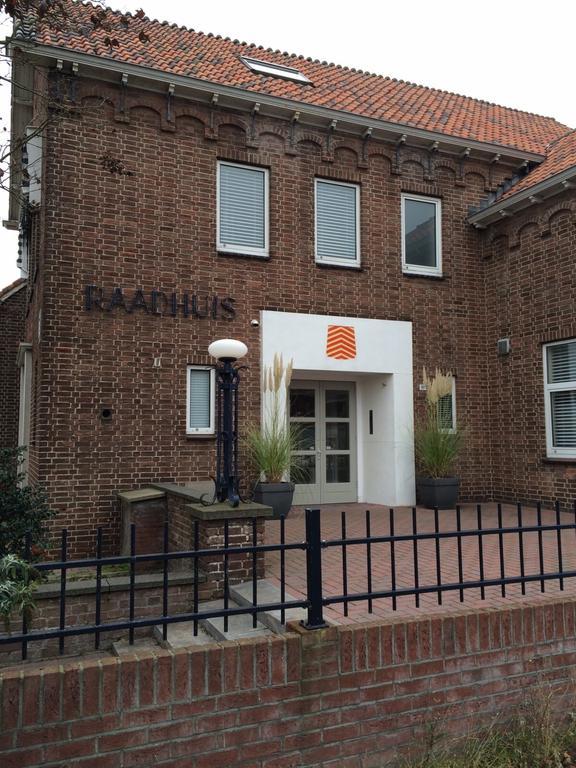 Raadhuis Egmond إغموند آن دن هوف الغرفة الصورة