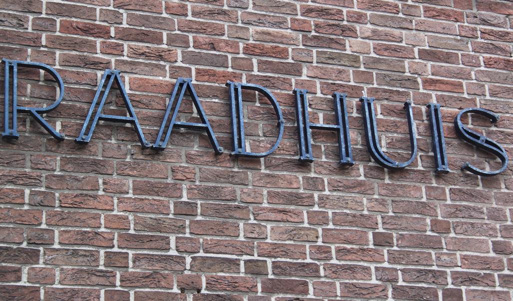Raadhuis Egmond إغموند آن دن هوف الغرفة الصورة